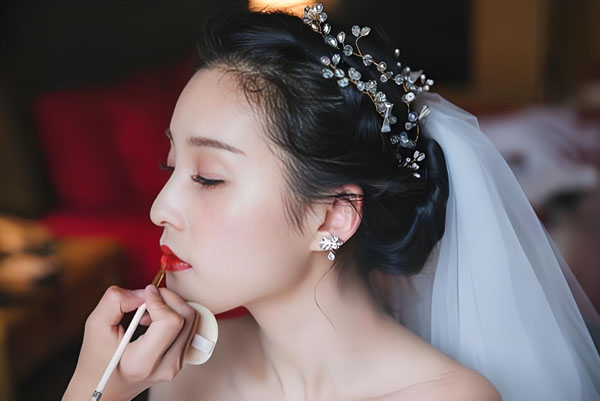 汉中婚礼跟妆|汉中薇朵婚纱礼服馆